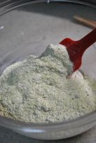 米粉で作るピスタチオスノーボール