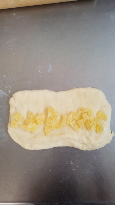 クリームチーズとパイナップルのパン
