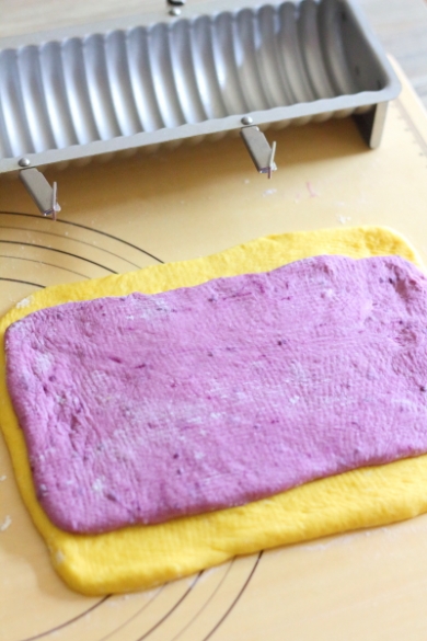 紫芋とかぼちゃのクルクルパン