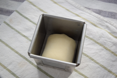 キューブ型シンプル食パン