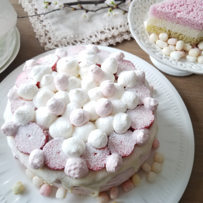 春いちごピンクケーキ