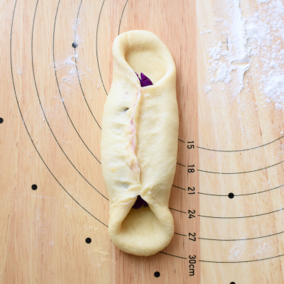 ハロウィンにも♩ふわふわ紫芋の編み込みパン