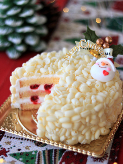 ホワイトチョコとフランボワーズのクリスマスデコレーションケーキ