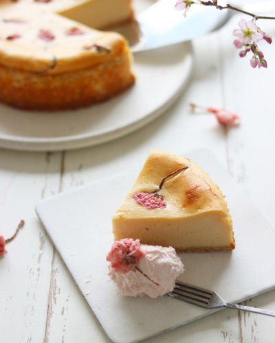 桜のベイクドチーズケーキ