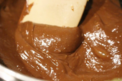 チョコクッキーシュークリーム(濃厚チョコレートクリーム)