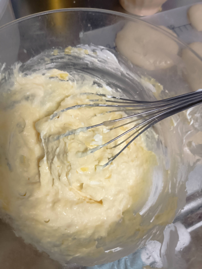 低糖質なサイリウム餅の発酵さつまいも麹とサンモレチーズ餡包み