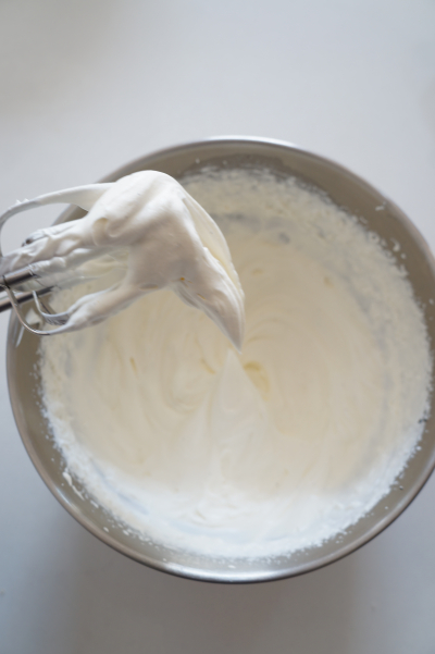 ミルキーバニラクリームのやさしい白のロールケーキ