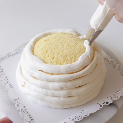 真っ白ドームケーキ