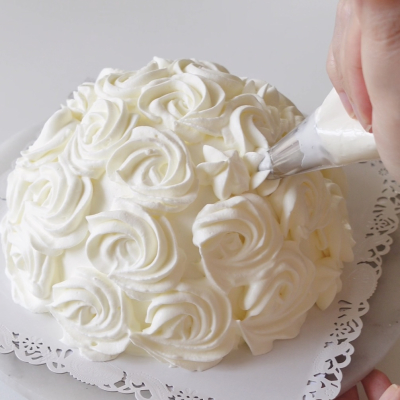 真っ白ドームケーキ