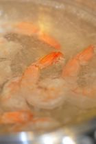プリプリ海老のクルミ味噌ドレッシングサラダ
