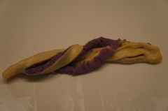 紫芋のねじりあんぱん