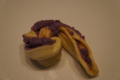 紫芋のねじりあんぱん