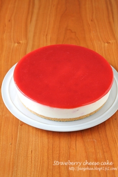 苺のマスカルポーネレアチーズケーキ
