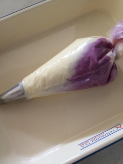 紫芋クリームのカップケーキ