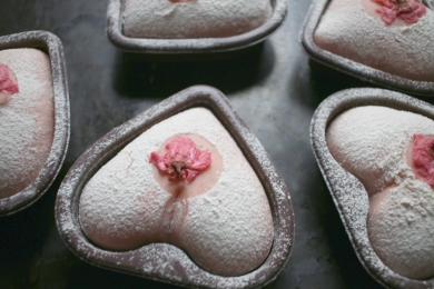 ハートのふんわり桜色パン