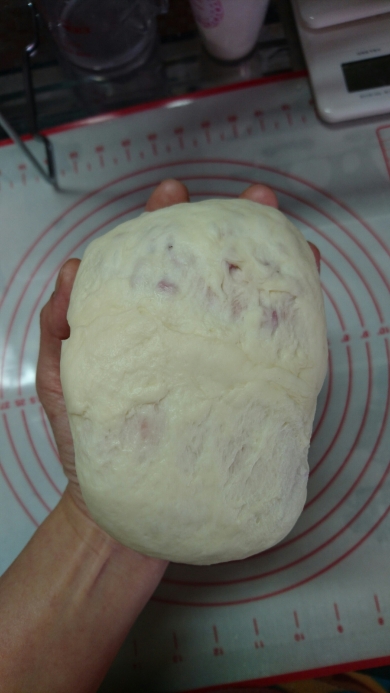 イチゴマーブル食パン(1斤)