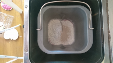 イチゴマーブル食パン(1斤)