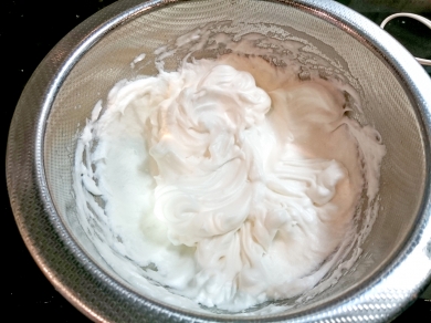 大豆粉で作るふんわりパンケーキ　ブルーベリーソース添え