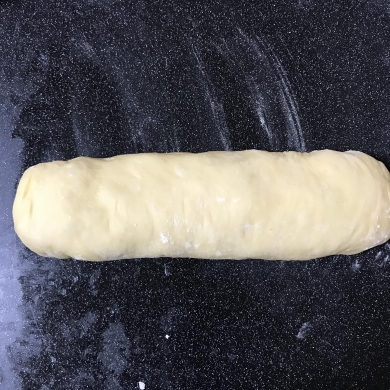 クリームチーズとりんごくるみのカップパン