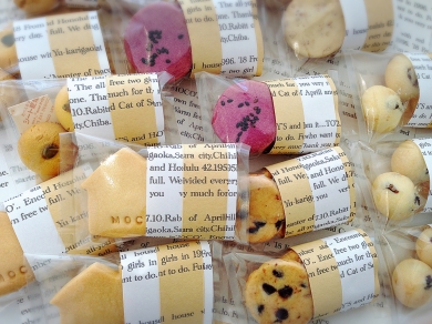 英字包装紙のクッキーラッピング