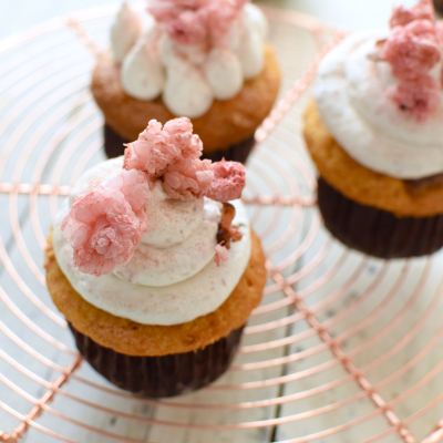 桜ピンクのカップケーキ