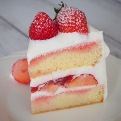 ピンクの断面がカワイイ♥苺のショートケーキ