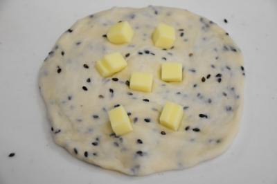 黒ごまとチーズのキューブパン(6cmｷｭｰﾌﾞ型)