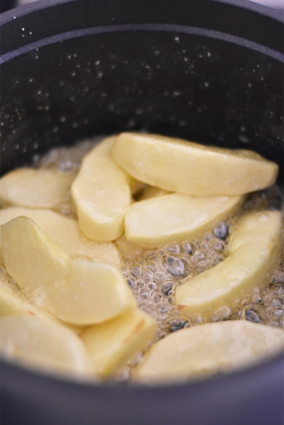 無水調理鍋で作るアップルパイ