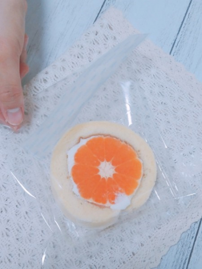 ロールケーキのプレゼント用ラッピング★