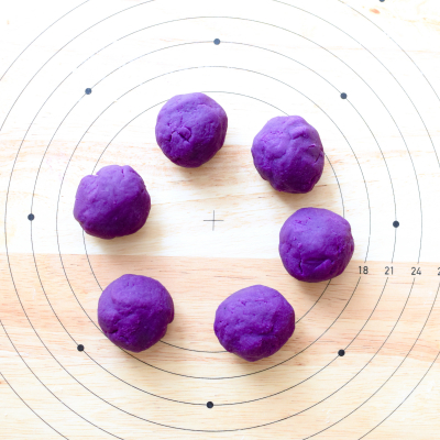 ハロウィンにも♩ふわふわ紫芋の編み込みパン