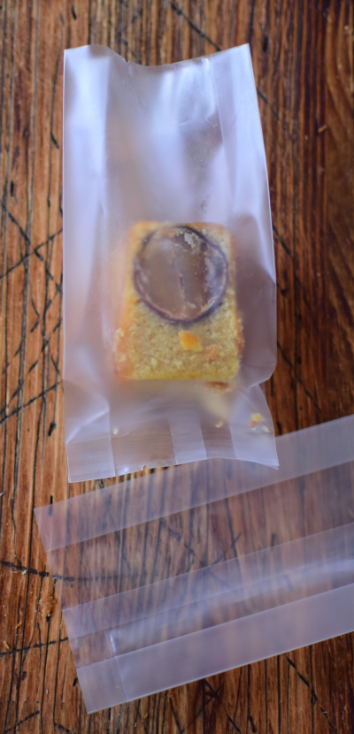 箱を使った栗のケーキと小分け用個包装のラッピング