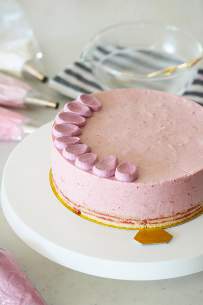 ピンクのペタルケーキ