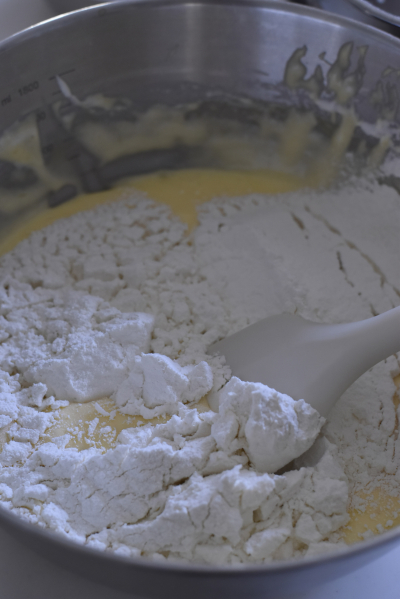 ベーキングカップで作るホワイトガトーショコラ