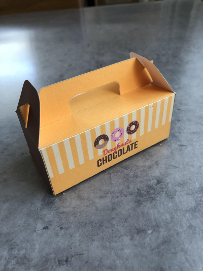 小さすぎるドーナツ箱を使ってクッキーチョコのラッピング
