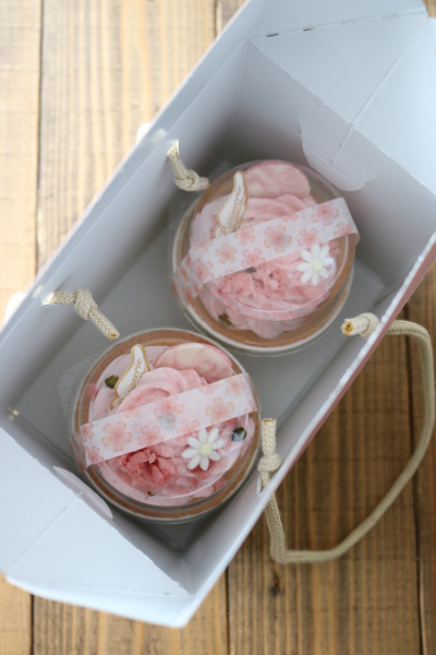 桜のシフォンカップケーキのラッピング