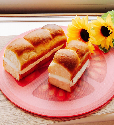 フロスティングをたっぷりのせて ふわふわシナモンロール ぶんちゃん お菓子 パンのレシピや作り方 Cotta コッタ