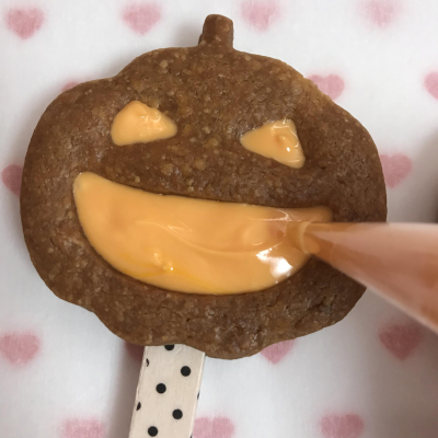 冷凍クッキー生地で簡単!チョコサンドポップス☆