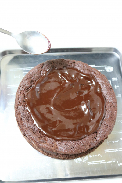 ざくざくクランブルon!濃厚チョコレートケーキ