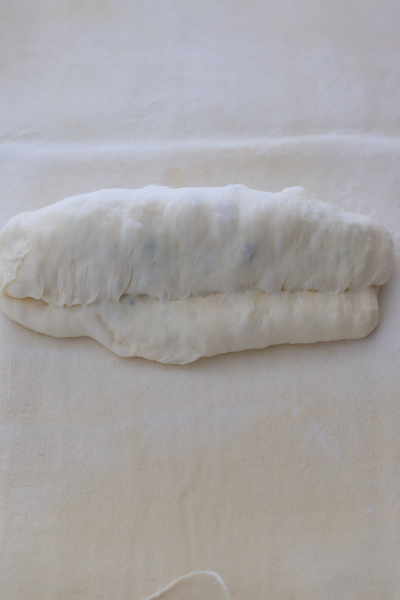 パン・ド・フリュイ・フロマージュ(クリームチーズとレーズンのハードパン)