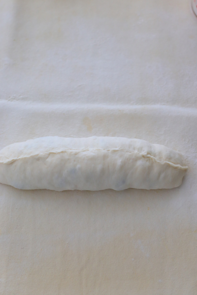 パン・ド・フリュイ・フロマージュ(クリームチーズとレーズンのハードパン)