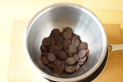 チョコを溶かして焼くだけ!簡単焼きチョコタルト