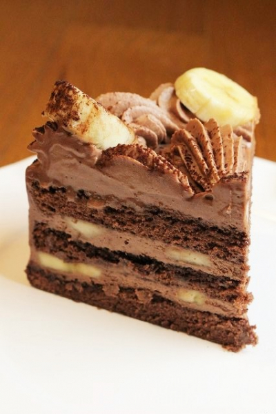 チョコバナナデコレーションケーキ／苺＆バナナのチョコレートケーキ