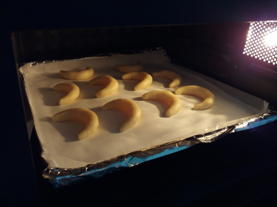 オーストリアのクリスマスクッキー “バニラキプフェル” ( Vanillekipferl )