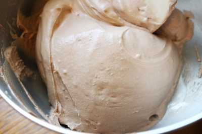チョコクッキーシュークリーム(濃厚チョコレートクリーム)