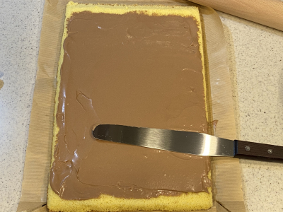 ふわふわとろける♡生チョコロールケーキ