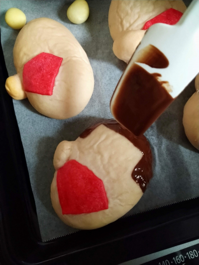 金太郎とクマのチョコレートパン