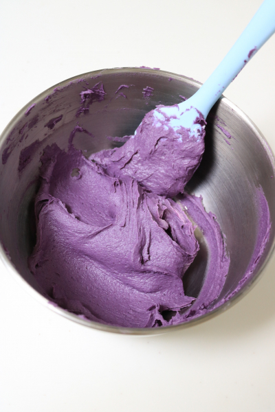 紫いもクリームのハロウィンデコレーションケーキ