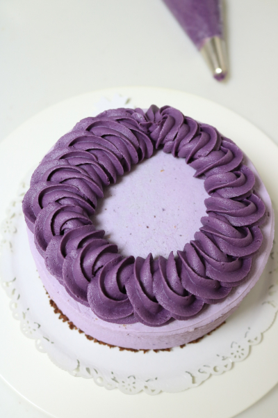 紫いもクリームのハロウィンデコレーションケーキ