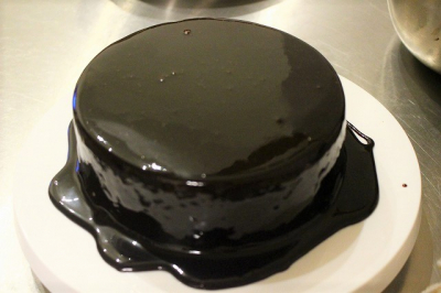 チョコレートムースケーキ（ラズベリームース入り）