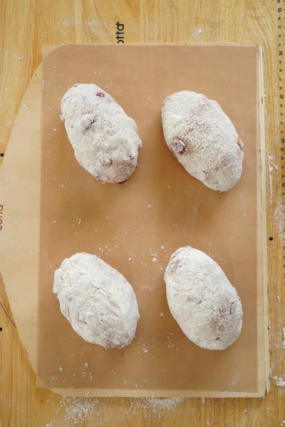 フランスパンミックス粉で作る、クランベリーと胡桃のプチパン